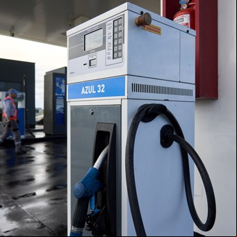 Nuevo aumento en los surtidores: la nafta sube 1,75% y pone presión a la inflación de abril
