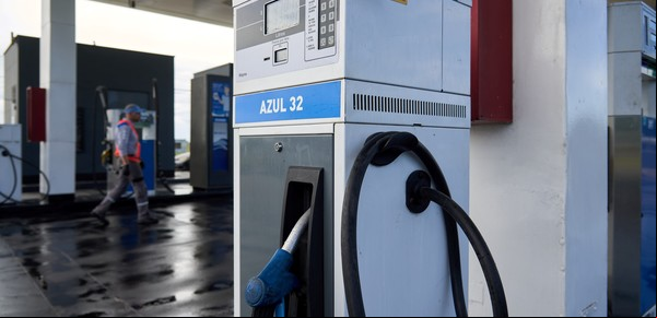 Nuevo aumento en los surtidores: la nafta sube 1,75% y pone presión a la inflación de abril