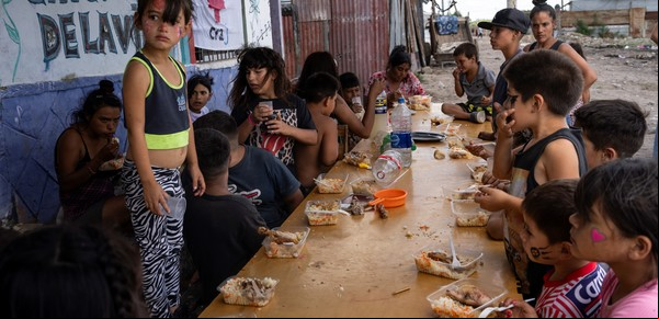 En el primer año de Milei, la pobreza habría cerrado al borde del 40%, por debajo del nivel del 2023