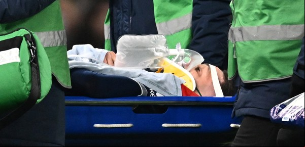 El uruguayo Bentancur generó máxima preocupación en Tottenham vs. Liverpool: se desplomó tras una palomita y lo evacuaron con respirador