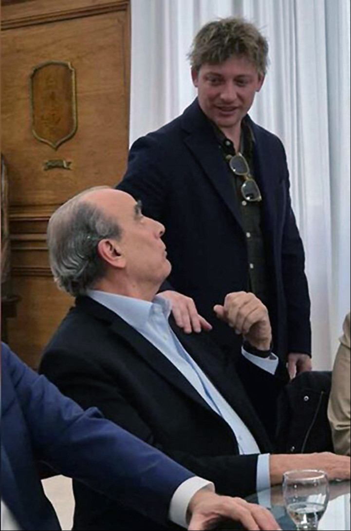 Gestionan con Francos y Santiago Caputo para morigerar el techo salarial que fijó Economía.