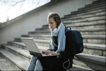 Emigrar siendo estudiante: este país ofrece becas para jóvenes, cuáles son los requisitos y cómo aplicar