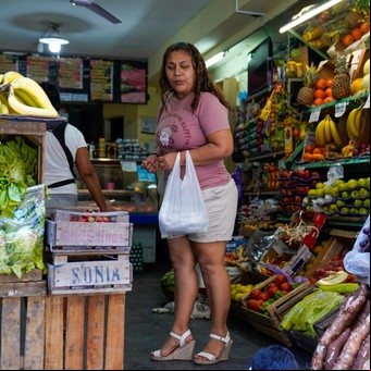 Ante la incertidumbre del dólar, se acelera la suba de los alimentos y complica la baja de la inflación