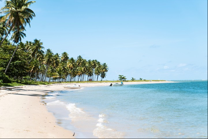 Jericoacoara destaca como el destino ideal para amantes del kitesurf y las impresionantes puestas de sol. Foto: Unsplash.