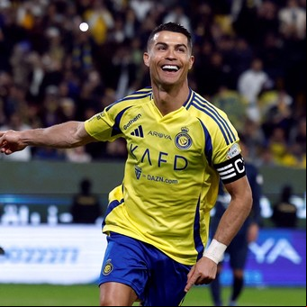 Al-Nassr le ofrece a Cristiano Ronaldo un impresionante contrato por donde se lo mire: 185 millones por año (15.25 al mes, 3.8 a la semana) y un porcentaje del club