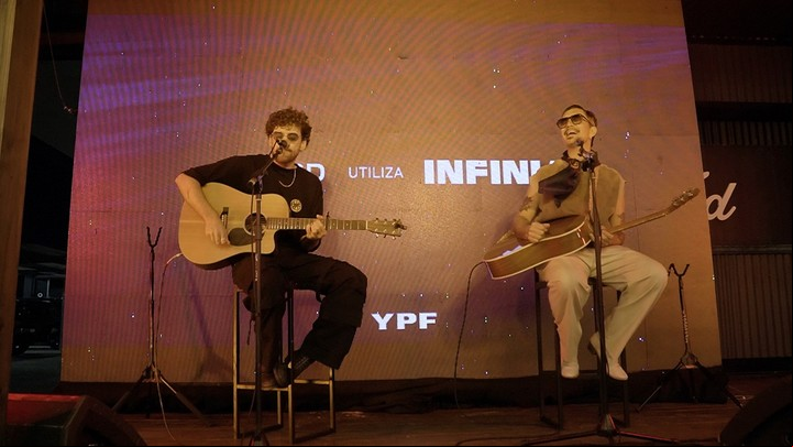 El cierre de la primera travesía nocturna en Pinamar fue con un show acústico de Emmanuel Horvilleur.