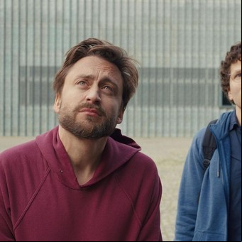 Oscar 2025: Un dolor real, brillante comedia sobre cómo sufrir en tiempos modernos