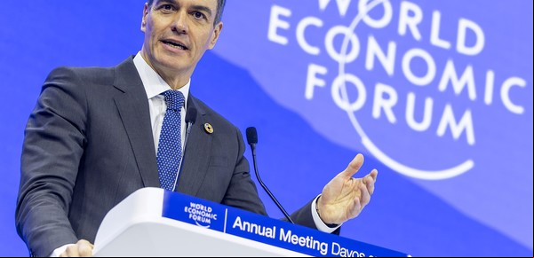 El fuerte descargo de Pedro Sánchez en Davos: pidió terminar con el anonimato en las redes sociales y dijo que dañan la democracia