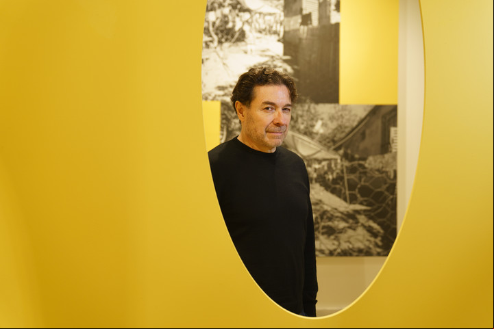 En Estados Unidos, Sergio Vega estableció o con los artista de la diáspora, como les llama: Liliana Porter, Nicolás Guagnini y Tomás Saraceno. Foto: Juano Tesone.