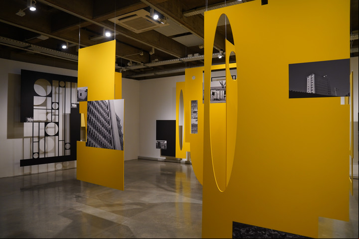 Los es de color amarillo están inspirados en una muestra de Helio Oiticica. Foto: Juano Tesone.