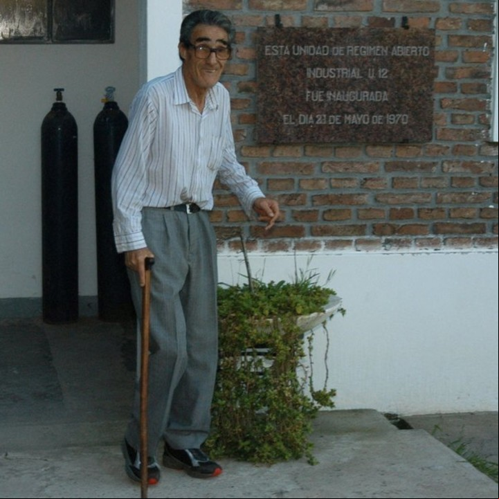 El Loco del Martillo, Raúl Aníbal González Higonet, poco antes de quedar defintivamente libre en febrero de 2006. Pasó 43 años en la cárcel.