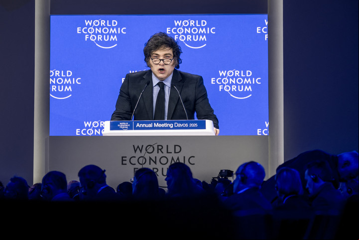 Javier Milei durante el Foro Económico Mundial (FEM), en Davos el 23 de enero de 2025.
Foto FABRICE COFFRINI / AFP.