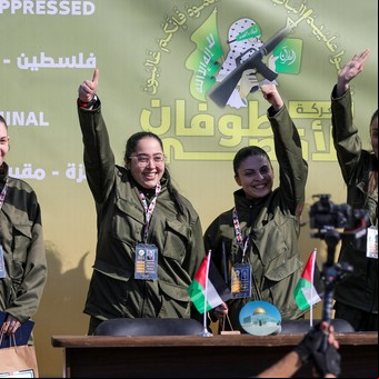 Hamas liberó a las cuatro soldados israelíes en Gaza: cruzaron a Israel para reunirse con sus familias