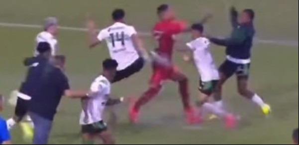 Tangana total en el fúbol brasileño: el clásico entre Coritiba y Paranaense terminó con una batalla campal entre los jugadores que llegó al vestuario