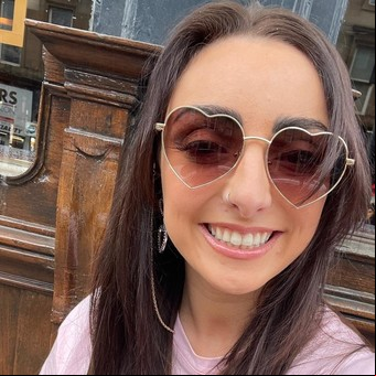 Desde dolores intensos y un tic en el ojo, hasta un preocupante diagnóstico: el relato de una joven que terminó con parálisis facial