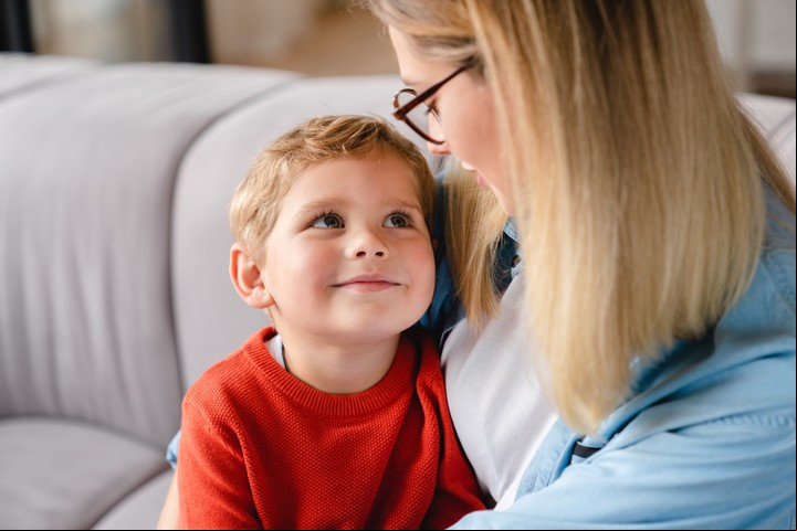 La infancia es un período crítico debido a la plasticidad, la vulnerabilidad y la dependencia que tienen los niños y niñas de sus cuidadores. Foto: ilustración Shutterstock.
