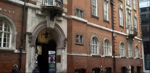 Un colegio privado sustituyó a los profesores por Inteligencia Artificial