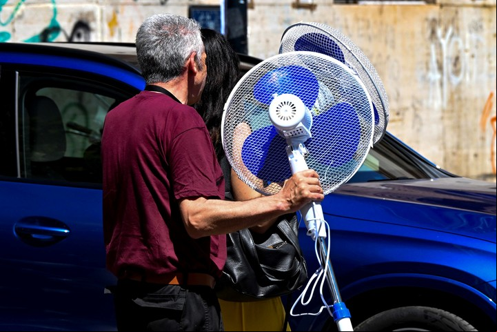 Un ventilador gasta 60 o 90 Wh y un aire chico más de 660 o 1.000. Foto: ANSA.
