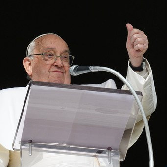 El Papa tiene bronquitis otra vez y los médicos se inquietan por una agenda colmada de actividades