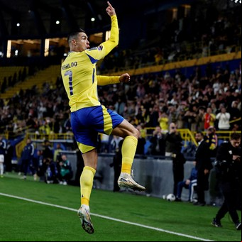 A dos días de cumplir 40 años, Cristiano Ronaldo 'levitó' para convertir un espectacular golazo en Champions: "El mejor de la historia soy yo"