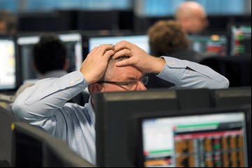 En el debut del ajuste del 1% en el dólar oficial, acciones y bonos argentinos cayeron por temores globales