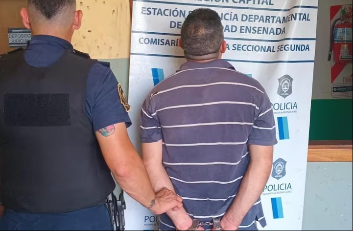 El conductor fue detenido en Ensenada. Foto Policía bonaerense.