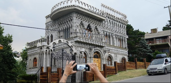 El majestuoso palacio de estilo gótico veneciano que se roba todas las miradas en la Costa Atlántica: de quién es