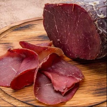 Bresaola: el embutido italiano que es furor por ser liviano, proteico y lleno de sabor