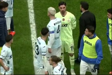 Escándalo en el fútbol turco: el presidente del Adana Demirspor renunció después de que su equipo abandonara la cancha en el partido contra Galatasaray