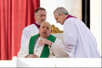Enfermo, el papa Francisco no pudo leer su mensaje antibélico ante 30 mil militares del mundo 