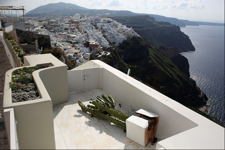 Santorini ahora parece una isla fantasma. Foto: EFE.