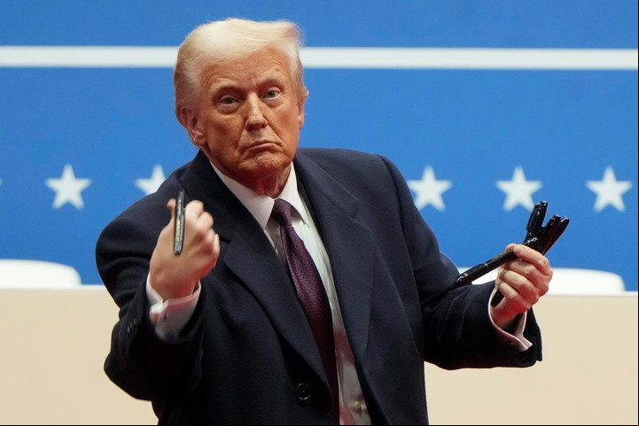 El presidente de EE.UU., Donald Trump, reclama a la Fed que baje las tasas para frenar la inflación. Foto: AP