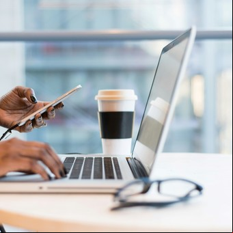 Emigrar con trabajo remoto: este país europeo ofrece 100 puestos de empleo y diversos beneficios, cómo aplicar