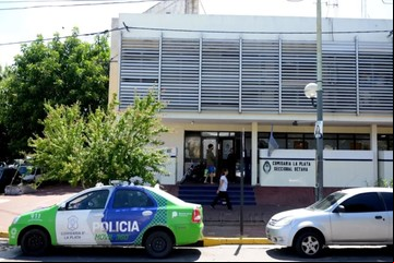 Clausuran calabozos de una comisaría de La Plata por hacinamiento "extremo", ratas y falta de agua potable