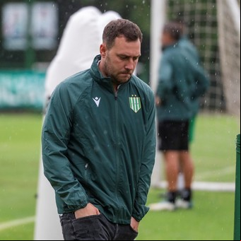 El presidente de Banfield explotó por el insólito penal en contra ante Estudiantes: "La amenaza de AFA está siendo ejercida"