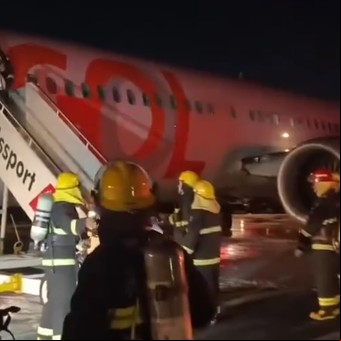 Un avión de pasajeros chocó con un vehículo antes de despegar en Brasil