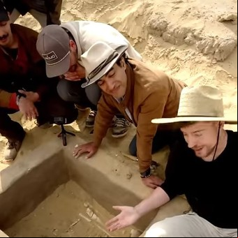 MrBeast, el famoso youtuber, alquiló las pirámides de Egipto y grabó un histórico video en su interior