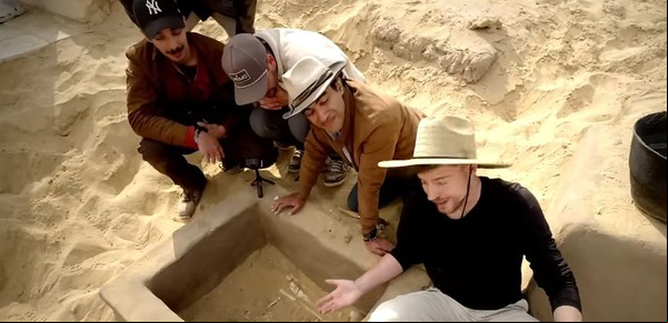 MrBeast, el famoso youtuber, alquiló las pirámides de Egipto y grabó un histórico video en su interior