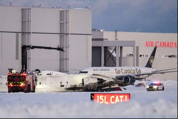 "Una gran bola de fuego": un pasajero del avión de Delta contó como fueron los últimos minutos antes del impacto