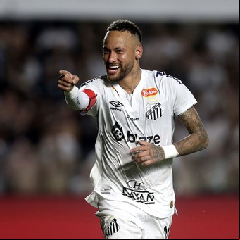 Neymar hizo un golazo olímpico para el Santos y sueña con volver a la Selección de Brasil contra Argentina