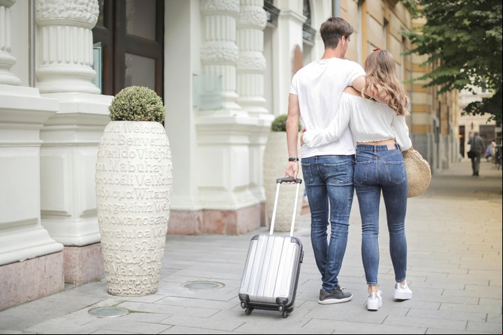 Las visas Working Holiday permiten a jóvenes trabajar y viajar en países con acuerdos migratorios especiales. Foto: Pexels.