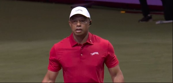 Tiger Woods vive el momento "más bochornoso" de su carrera: su increíble reacción al confundirse por 100 yardas en un torneo de golf virtual
