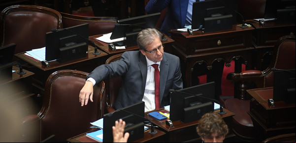 El voto que hizo caer la comisión para investigar el escándalo cripto fue de un senador radical que firmó el proyecto para armarla