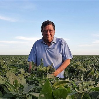 Es productor, impulsó una revolucionaria técnica en la agricultura desde Argentina y hoy se trasformó en un influencer a nivel mundial