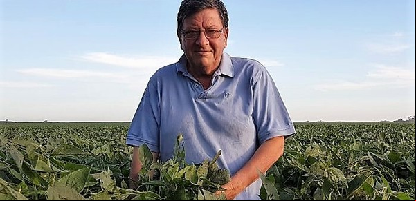 Es productor, impulsó una revolucionaria técnica en la agricultura desde Argentina y hoy se trasformó en un influencer a nivel mundial