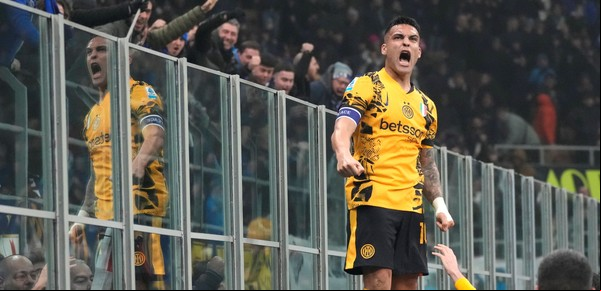 Lautaro Martínez, gol y festejo de cara a los hinchas en el triunfo del Inter que le pone presión al Napoli