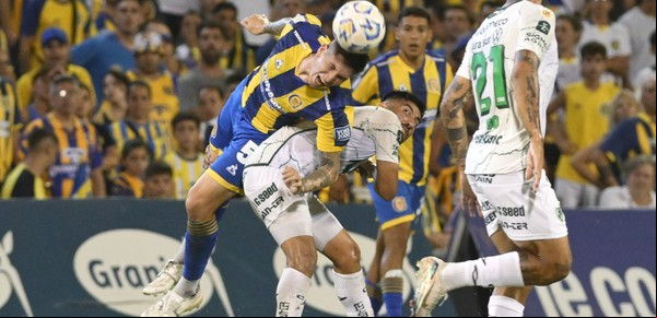 Rosario Central le ganó a Sarmiento y es líder de su zona pero en Arroyito el festejo incluyó el clásico ante Newell's