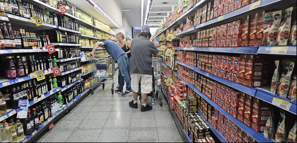 Por subas en los servicios, alquileres y la carne, la inflación en febrero subió a 2,4%