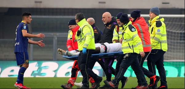 Moise Kean, goleador de Fiorentina y la Serie A, se desplomó en pleno partido y fue trasladado a un hospital