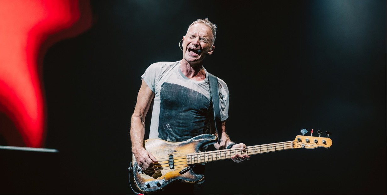 Sting, impecable a los 73 años, celebró en formato de trío sus éxitos con The Police y de su carrera solista